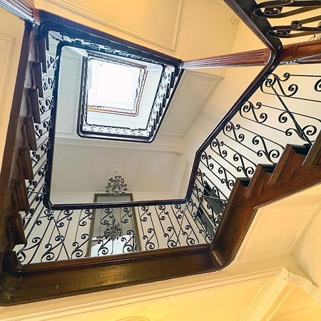 Your Homestay In A Bibliophile Mansion Антверпен Екстериор снимка