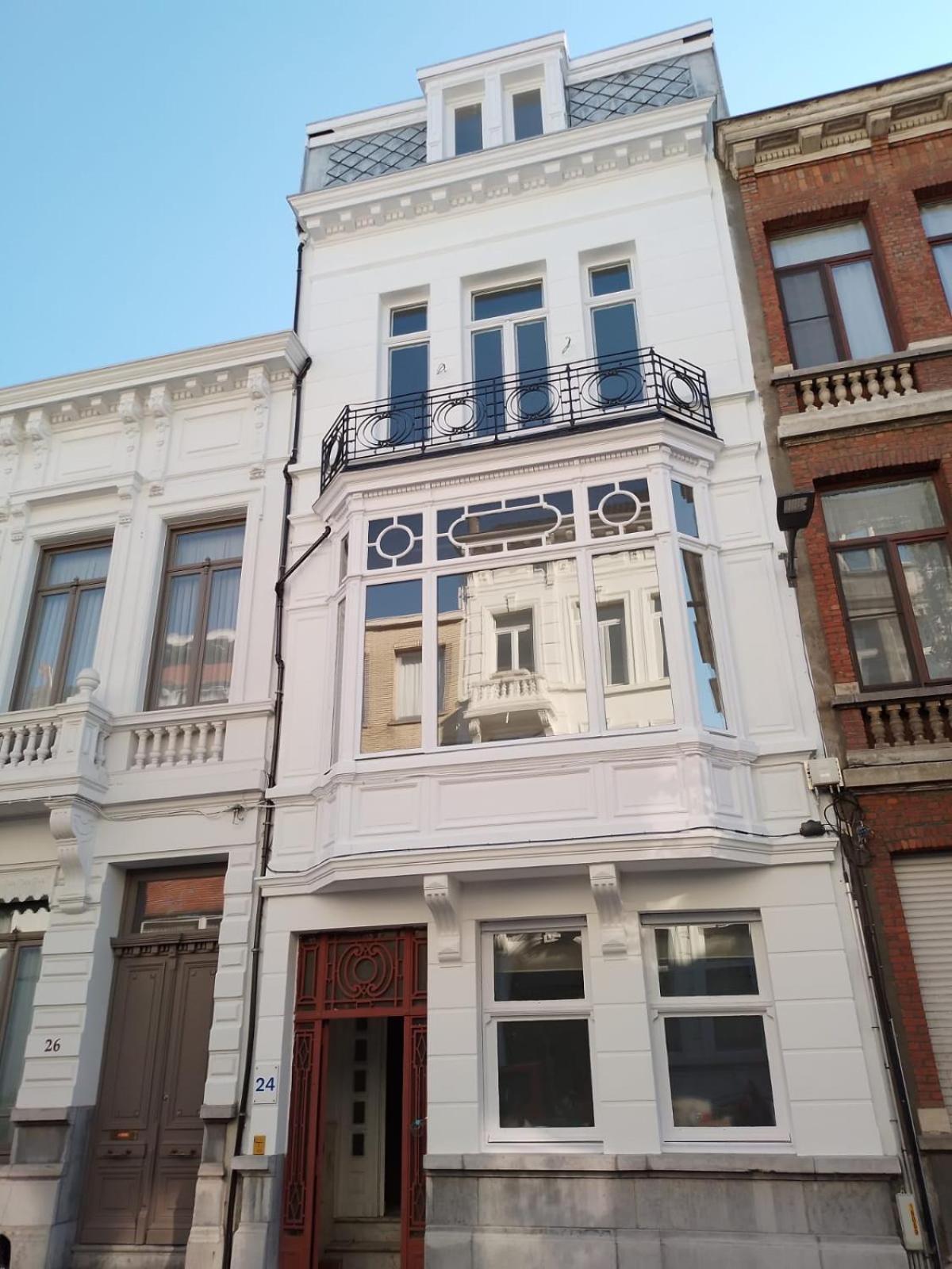 Your Homestay In A Bibliophile Mansion Антверпен Екстериор снимка